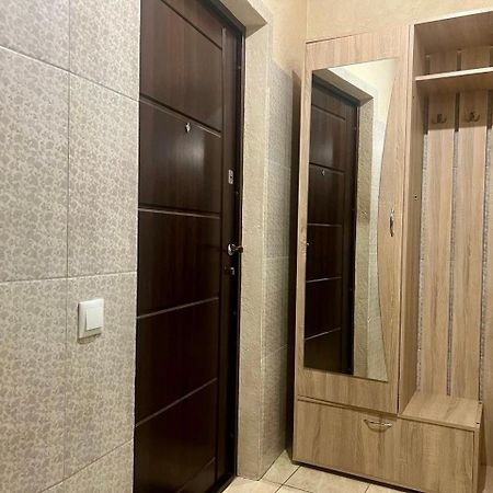 Studio Apartment Metro Pechersk Kiev Luaran gambar