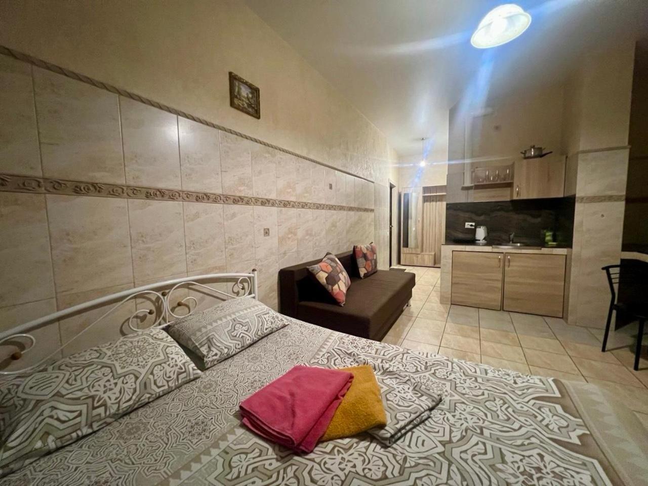 Studio Apartment Metro Pechersk Kiev Luaran gambar