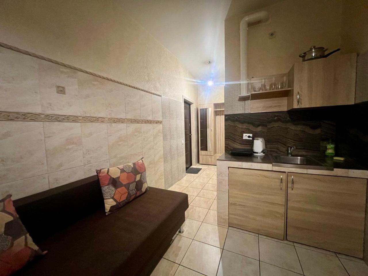 Studio Apartment Metro Pechersk Kiev Luaran gambar