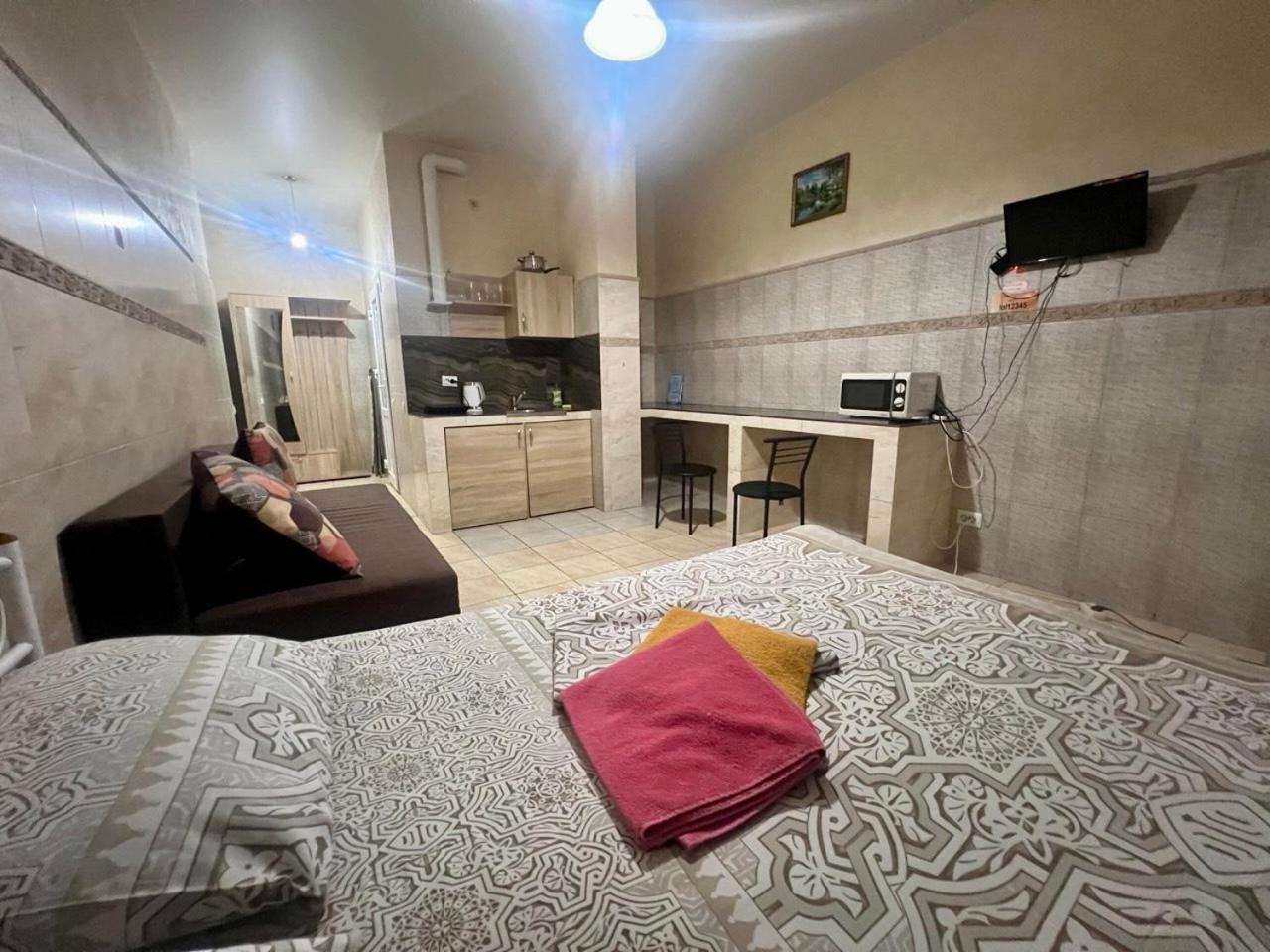 Studio Apartment Metro Pechersk Kiev Luaran gambar