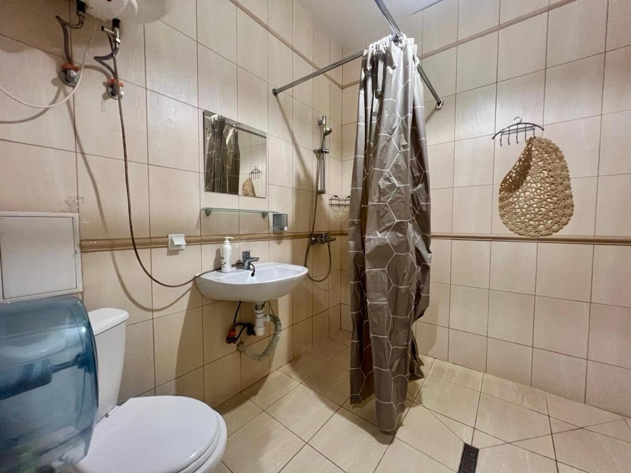Studio Apartment Metro Pechersk Kiev Luaran gambar