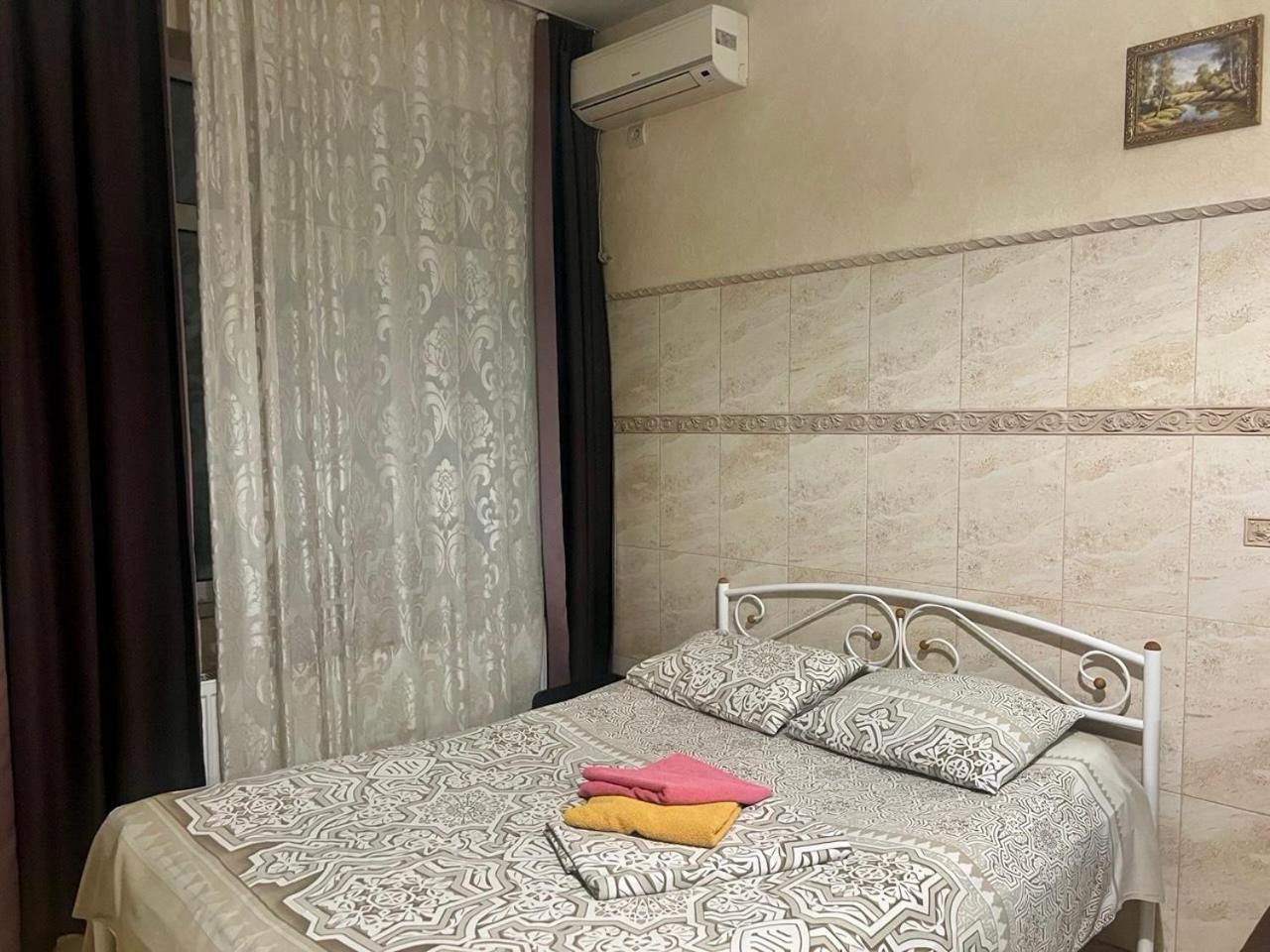 Studio Apartment Metro Pechersk Kiev Luaran gambar