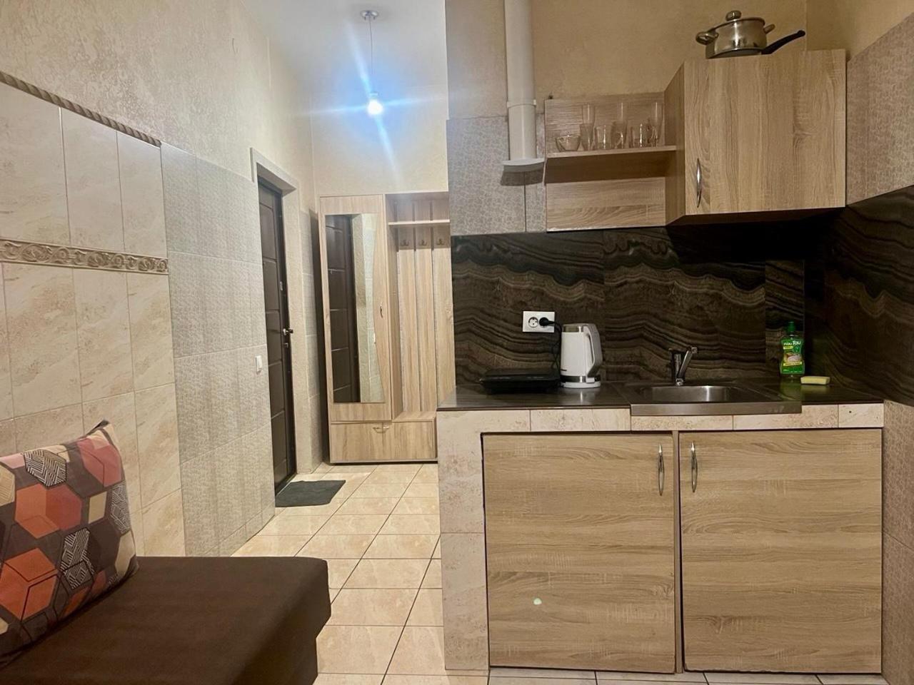 Studio Apartment Metro Pechersk Kiev Luaran gambar